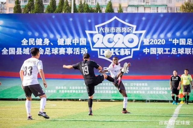 拉菲尼亚尝试奇特过人技术，却意外将球踢飞